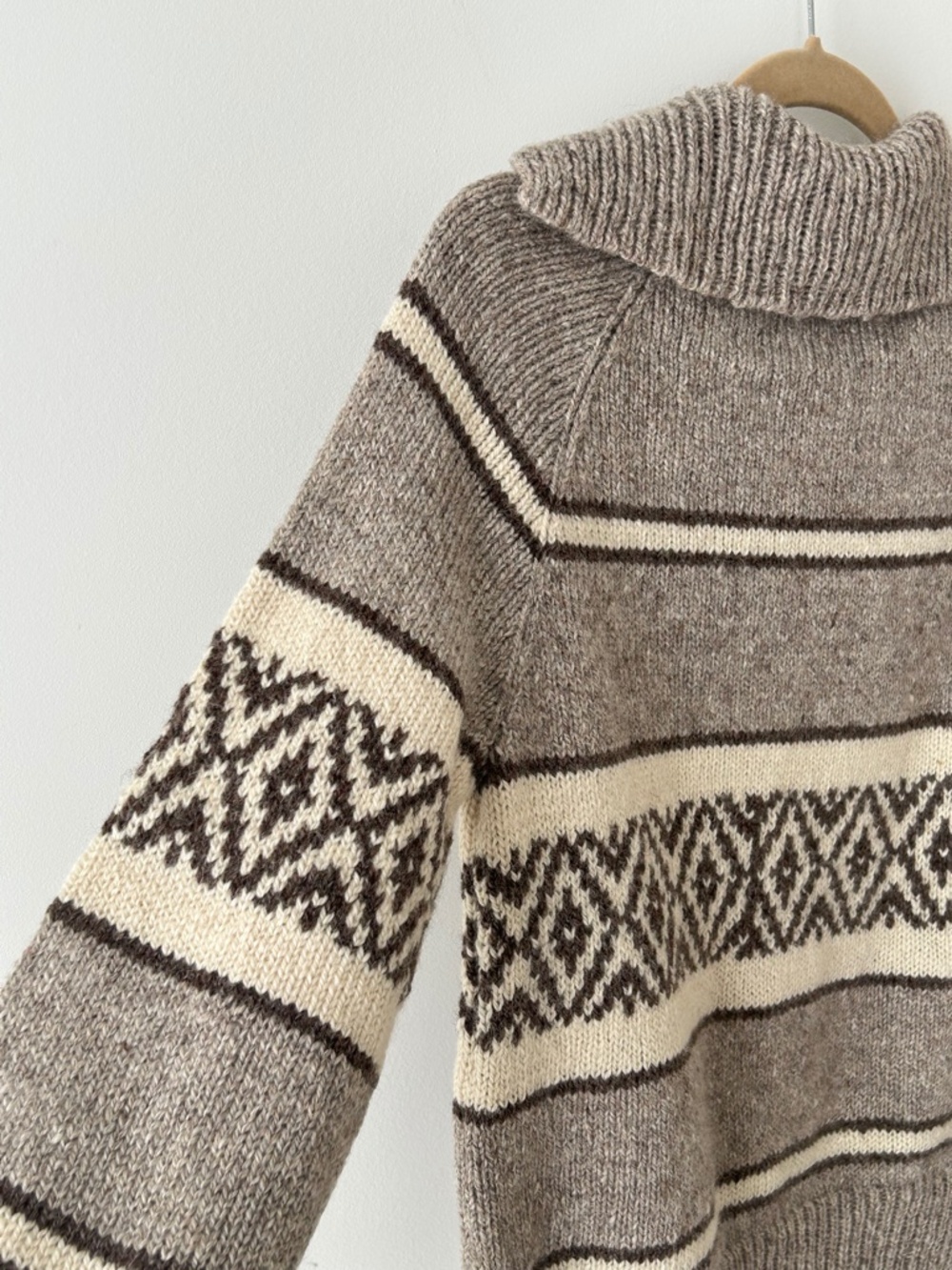 Kauri Kraft 100% Pure Virgin Wool Handknit Cowichan Style Cardigan - Picture 14 of 16